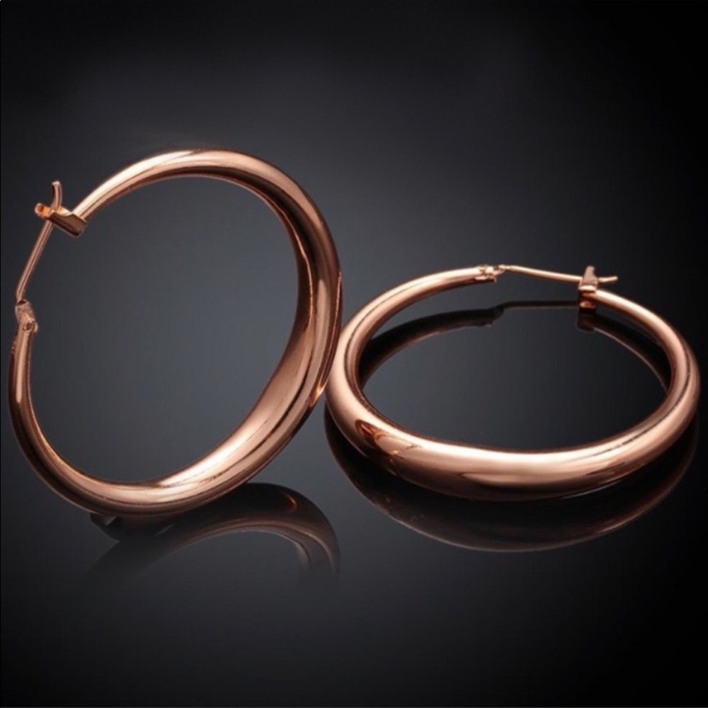 New 1.5” Rose Gold Round Hoop earrings - Picture 5 of 5